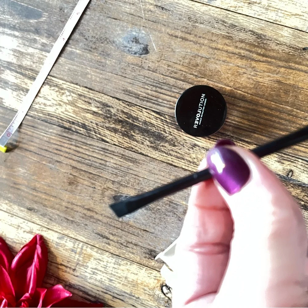 REVOLUTION RED PINK WATER ANGLED BRUSH WET WATER EYELINER